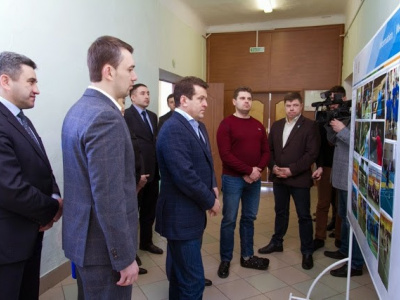 Посещение мэром Казани И.Р. Метшиным урока по бадминтон...