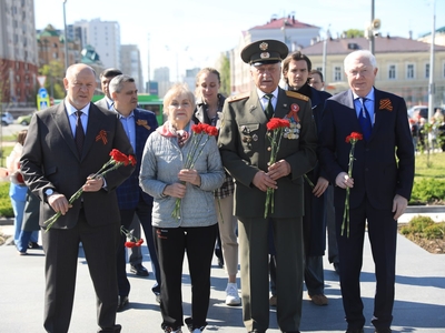 Сегодня в парке Горького состоялась церемония возложения цветов к Вечному огню